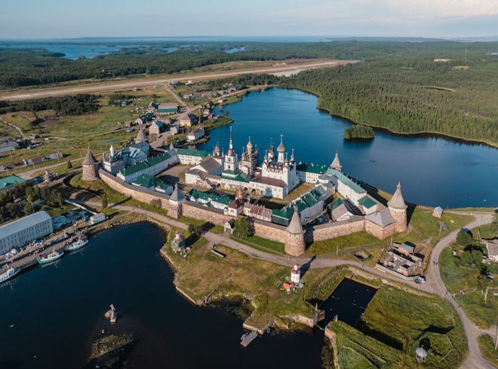 How to Visit Yukevalo Island